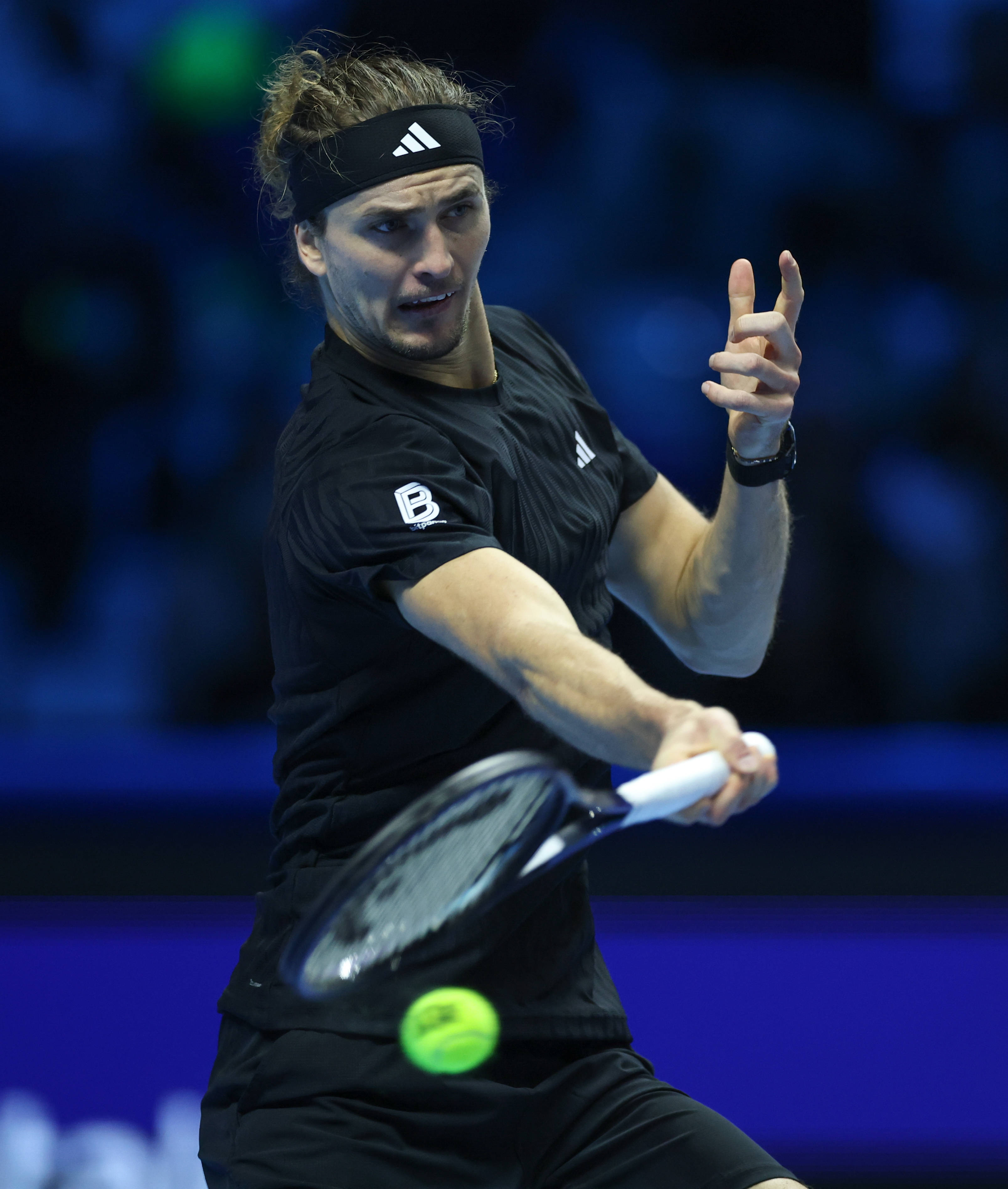 （体育）网球——ATP年终总决赛：奥热-阿利亚西姆胜兹韦列夫